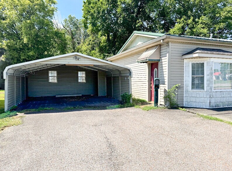 More Photos Of 202 Harold King Dr, Benton Office For Sale