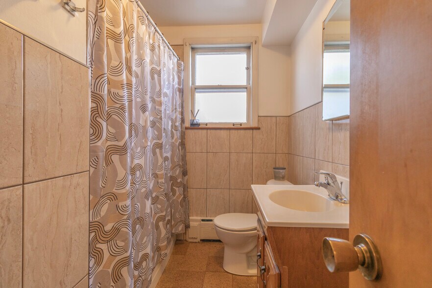 More Photos Of 4936 Greenwood St, Skokie Apartments For Sale