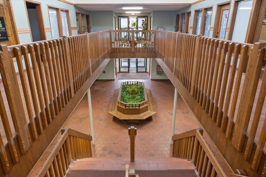 More Photos Of 1810 Crestview Dr, Hudson Office For Sale