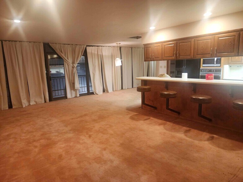 More Photos Of 85 W 300 S, Bountiful Freestanding For Lease