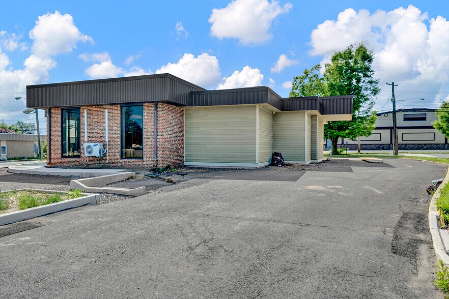 More Photos Of 40 Scotch Rd, Ewing Township Bank For Sale