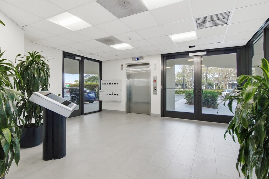 More Photos Of 1640 W Oakland Park Blvd, Fort Lauderdale Office For Sale