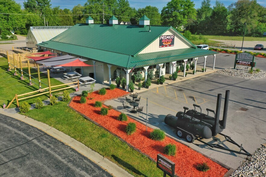 More Photos Of 916 S Mitchell St, Cadillac Restaurant For Sale