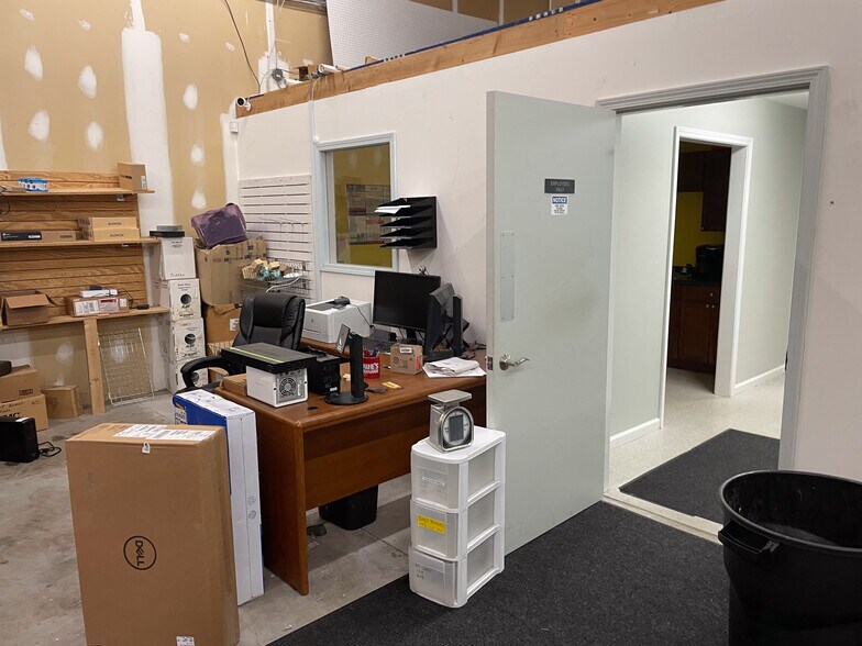 More Photos Of 2975 Brighton Henrietta Tl Rd, Rochester Light Manufacturing For Lease