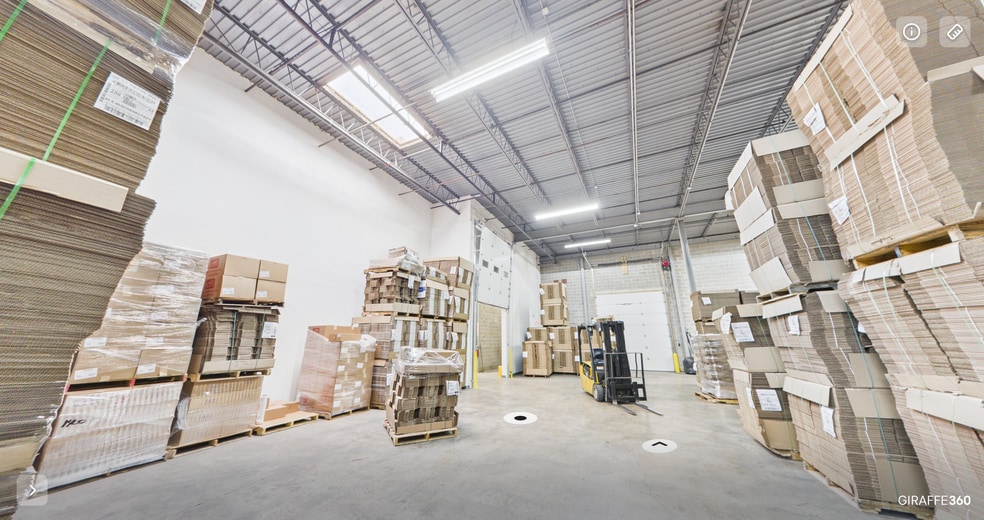 More Photos Of 300 Corporate Dr, Mahwah Warehouse For Lease