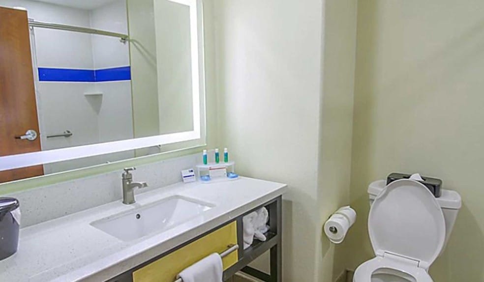 More Photos Of 220 N Expressway 77, Raymondville Hotel For Sale