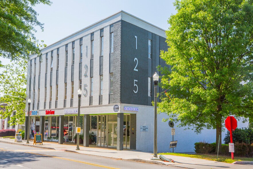 More Photos Of 125 E Trinity Pl, Decatur Office For Lease