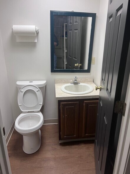 More Photos Of 301 E Ayre St, Wilmington Warehouse For Lease