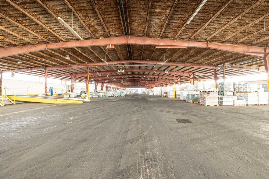 More Photos Of 3710-3719 E Us-90, Lake City Manufacturing For Lease