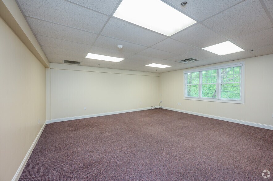 More Photos Of 68 Evergreen St, Kingston Medical For Sale