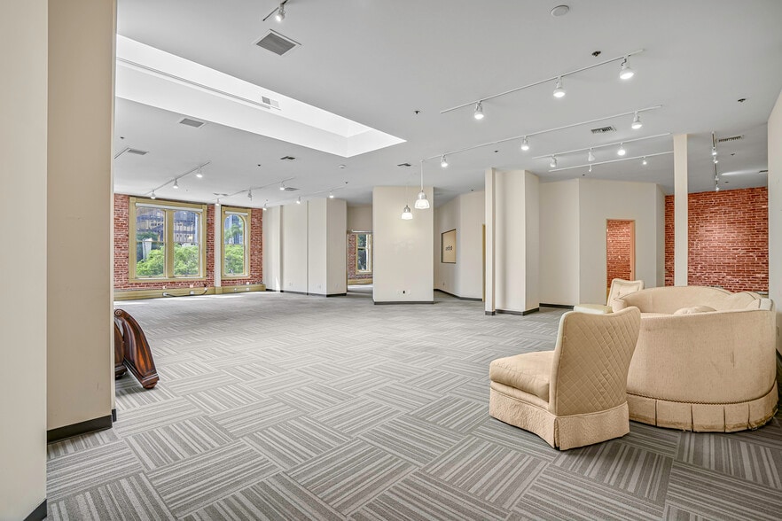 More Photos Of 901 4th Ave, San Diego Storefront Retail Office For Lease