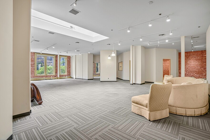 More Photos Of 919 4th Ave, San Diego Storefront Retail Office For Lease