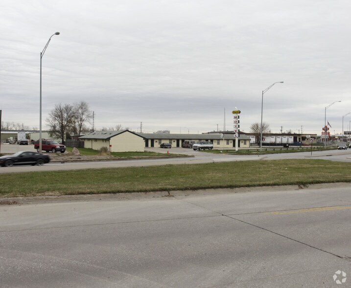 Primary Photo Of 1717 Cornhusker Hwy, Lincoln Hotel For Sale