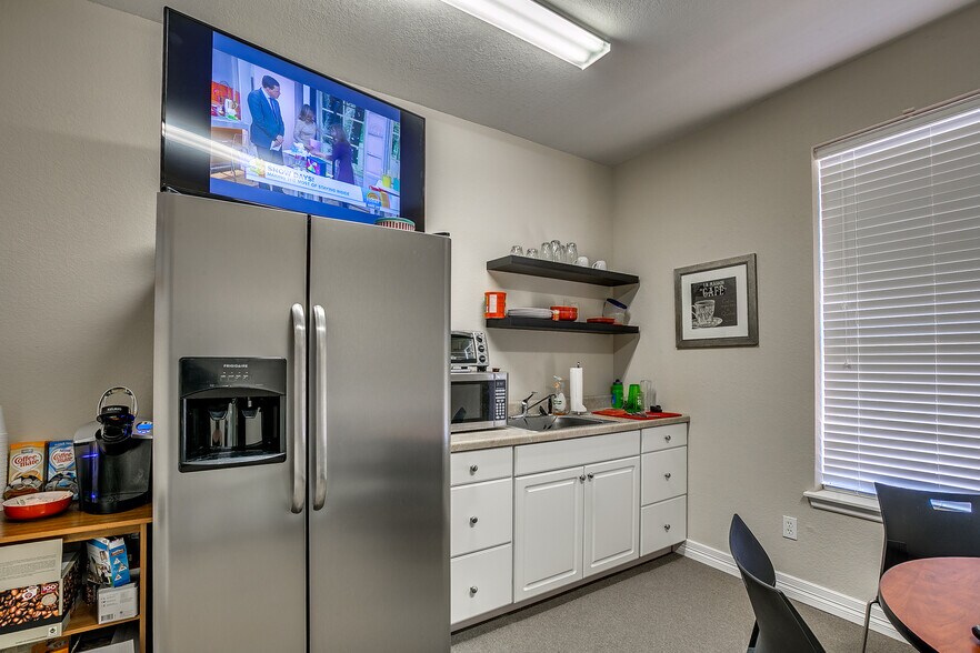 More Photos Of 1120 Rambling Oaks Dr, Norman Office For Lease