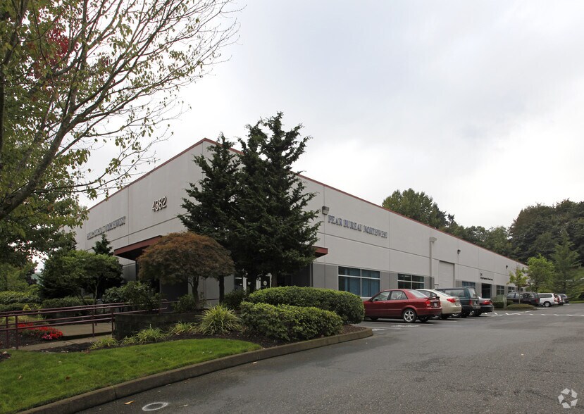 More Photos Of 4382 SE International Way, Milwaukie Flex For Lease