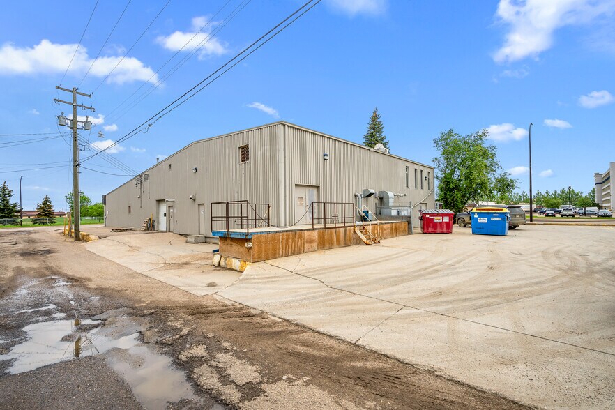 More Photos Of 5402 44 St, Lloydminster Freestanding For Sale