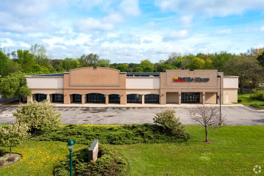 More Photos Of 40150-40164 Ford Rd, Canton Township Freestanding For Lease