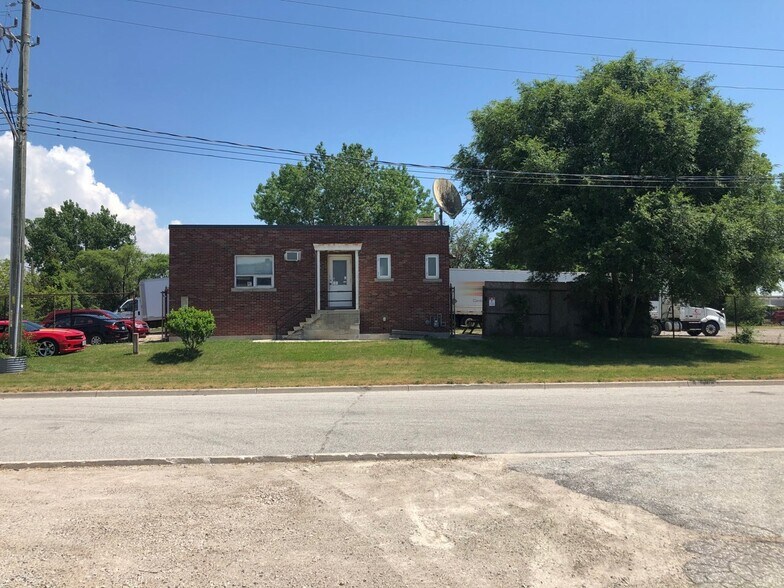 More Photos Of 55 Leeson Dr, Chatham Truck Terminal For Sale