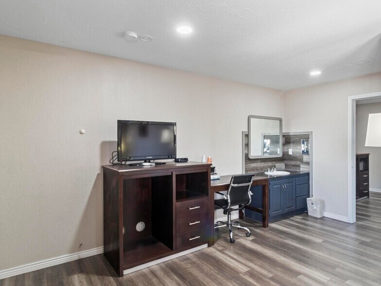 More Photos Of 175 E Center St, Panguitch Hotel For Sale