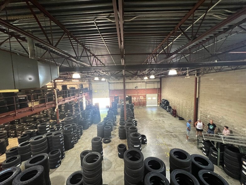 More Photos Of 20 Priscilla Ln, Auburn Service For Lease