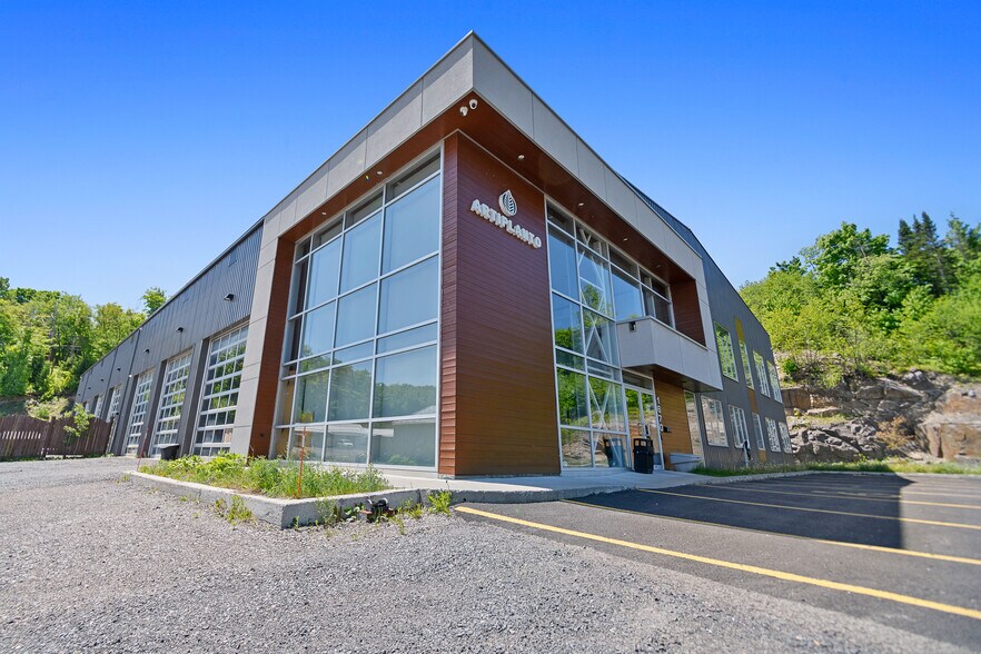 Primary Photo Of 1670 Rte 117, Val-david Showroom For Sale