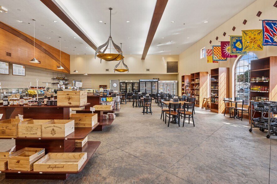 More Photos Of 981 Sibley Memorial Hwy, Lilydale Restaurant For Sale