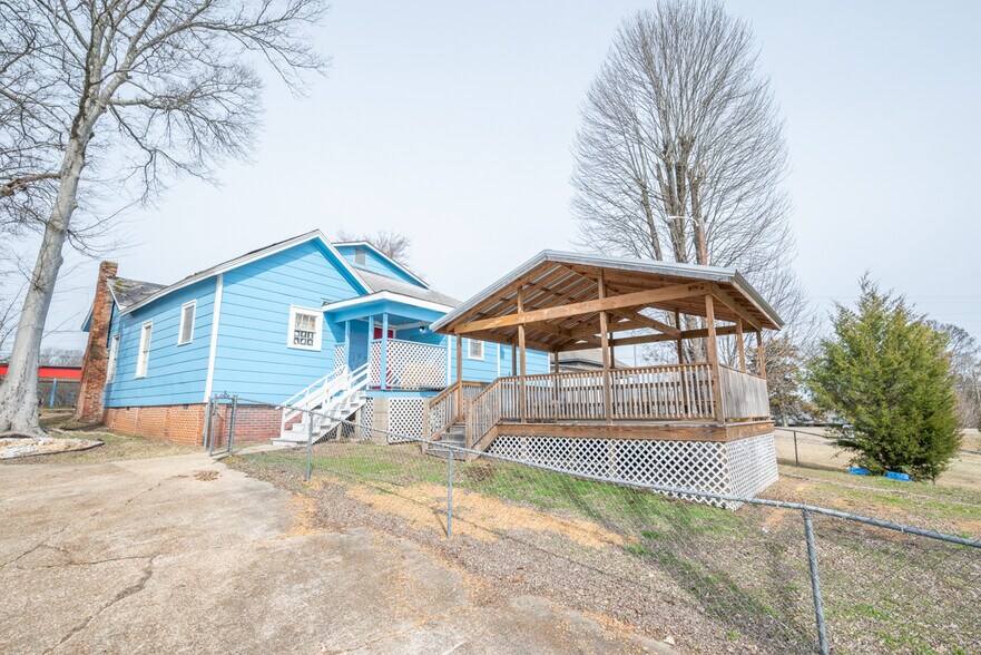 More Photos Of 128 Old West Point Rd, Starkville Daycare Center For Sale