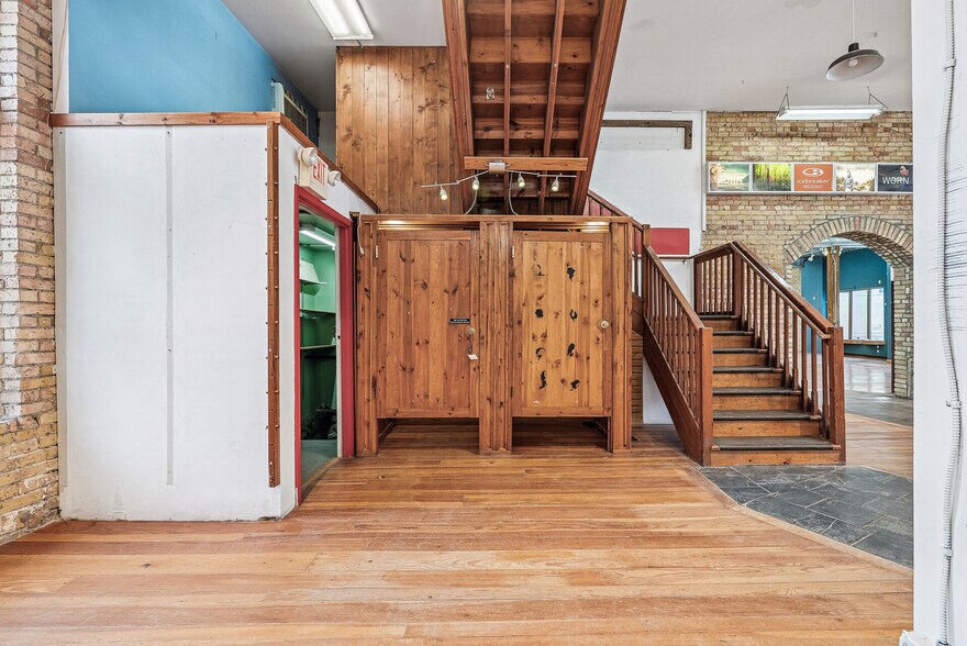 More Photos Of 309 S Cedar Ave, Minneapolis Storefront Retail Office For Sale