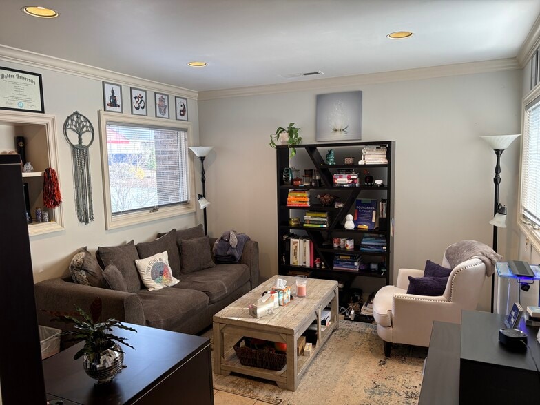 More Photos Of 30 Pointe Cir, Greenville Medical For Lease