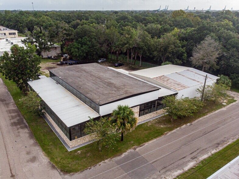 More Photos Of 555 E 3rd St, Jacksonville Warehouse For Lease