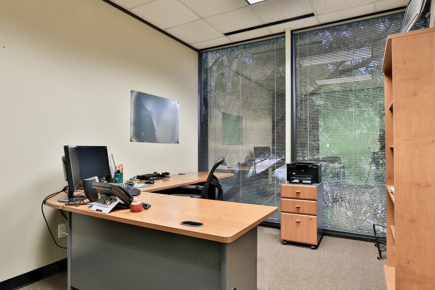 More Photos Of 12727 Featherwood Dr, Houston Medical For Sale