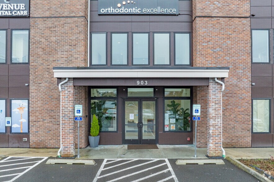 More Photos Of 903 40th Ave SW, Puyallup Office For Sale