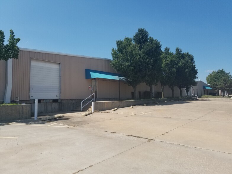 More Photos Of 502-608 N Redbud Ave, Broken Arrow Unknown For Lease