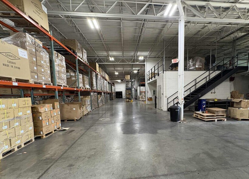 More Photos Of 9980 S Oakwood Park Dr, Franklin Manufacturing For Sale