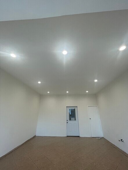 More Photos Of 3915 Tweedy Blvd, South Gate Specialty For Lease