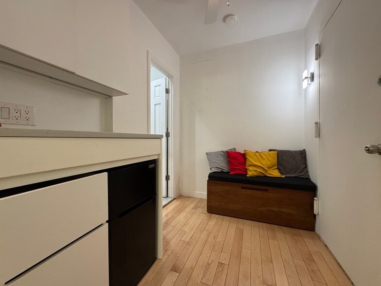 More Photos Of 165 W 95th St, New York Apartments For Lease