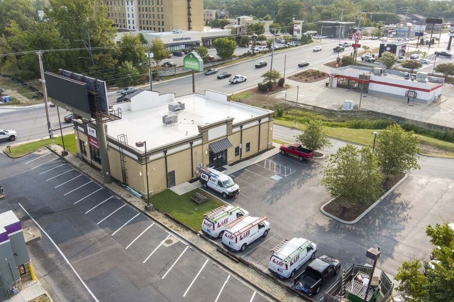 More Photos Of 7308 Shallowford Rd, Chattanooga Storefront Retail Office For Lease