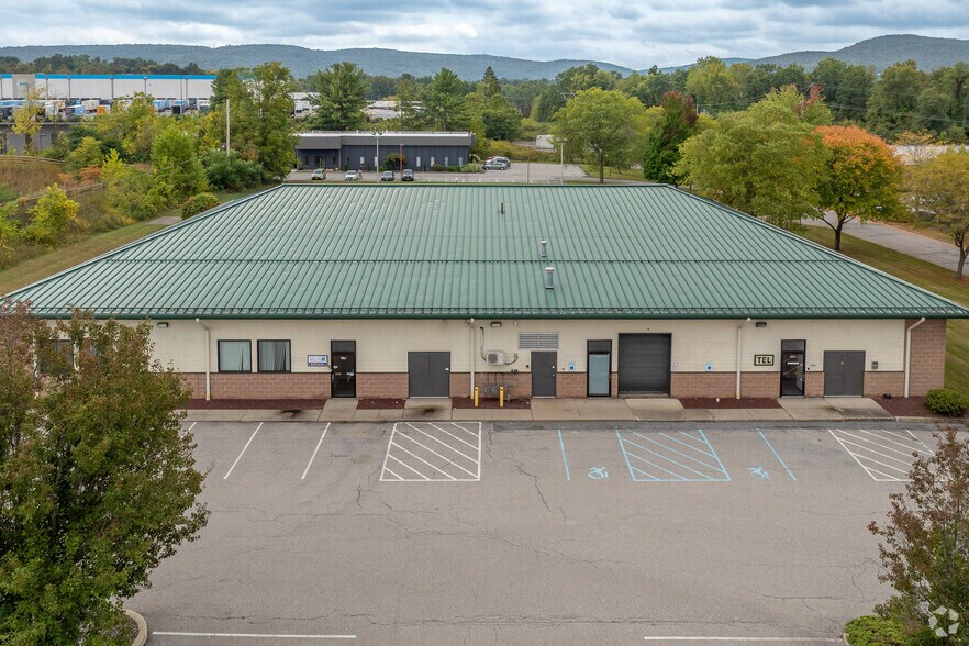 More Photos Of 20 Corporate Park Dr, Hopewell Junction Office For Lease