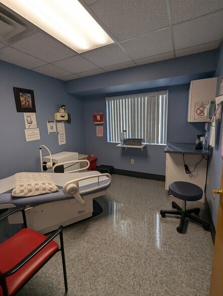 More Photos Of 1445 Wampanoag Trl, Riverside Office For Sale