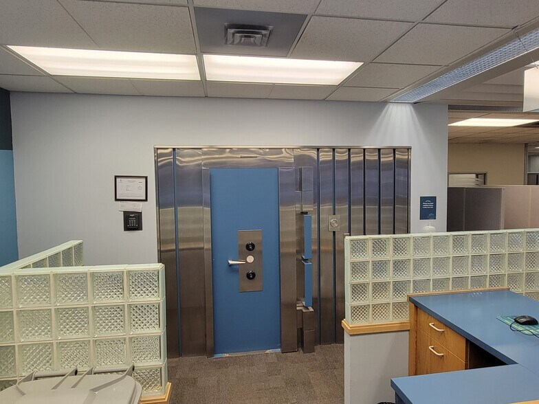 More Photos Of 1532 6th Av, Prince George Office For Lease