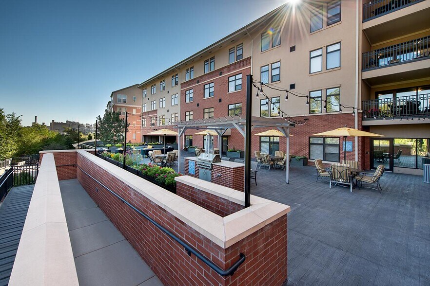 More Photos Of 1027 Washington Ave, Golden Apartments For Lease