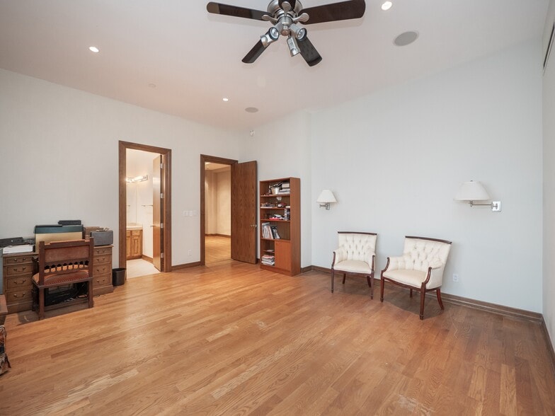 More Photos Of 805 N Congress Ave, Austin Storefront Retail Residential For Sale