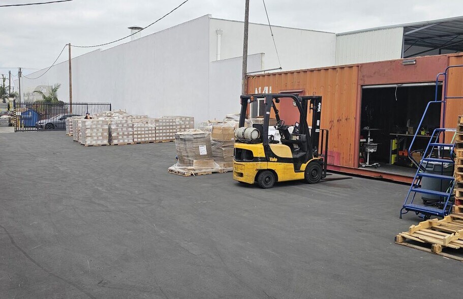 More Photos Of 15409 S Broadway, Gardena Manufacturing For Lease