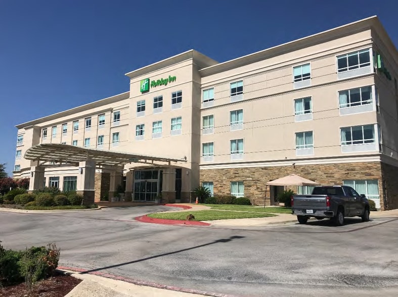 More Photos Of 300 E Central Texas Expy, Killeen Hotel For Sale