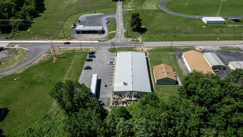 More Photos Of 173 W Lee St, Broadway Freestanding For Sale