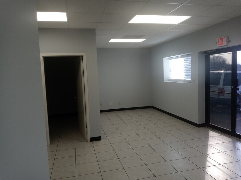 More Photos Of 950 N Pine Rd, Texas City Warehouse For Lease
