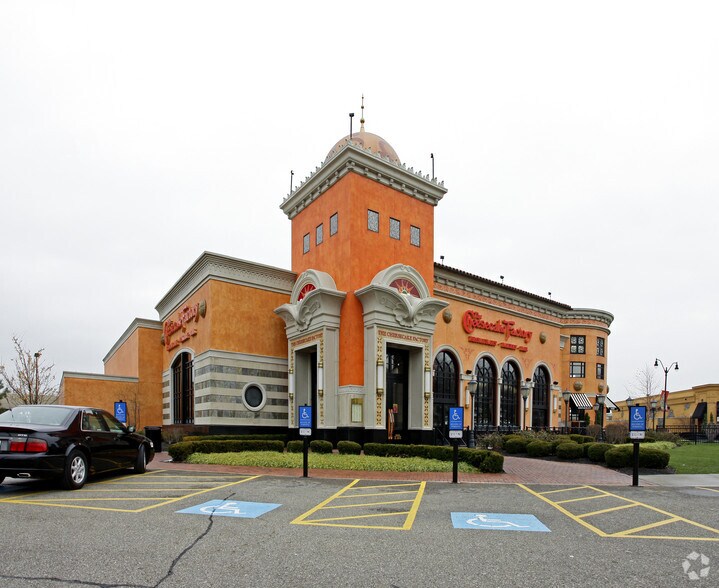 More Photos Of 24149-25389 Cedar Rd, Lyndhurst Unknown For Lease