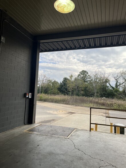 More Photos Of 207 Dunson St, Andalusia Light Distribution For Sale