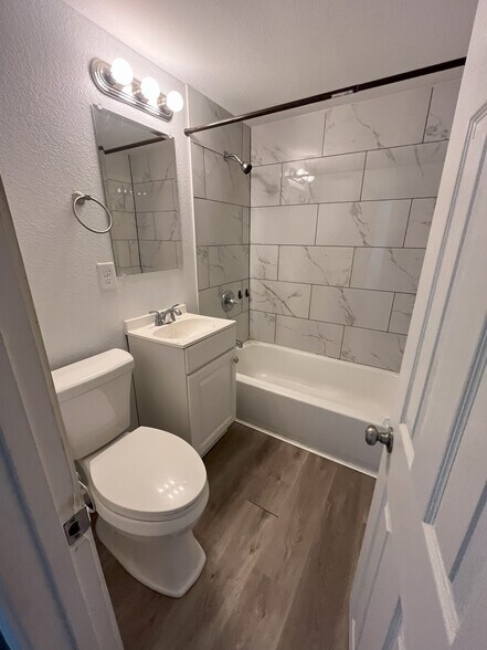 More Photos Of 408 S Mulberry St, Warrensburg Apartments For Sale