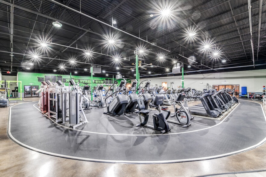 More Photos Of 1000 E Main St, Midlothian Supermarket For Lease